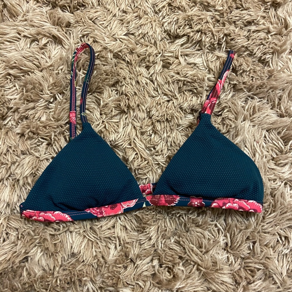 Leish bikini top